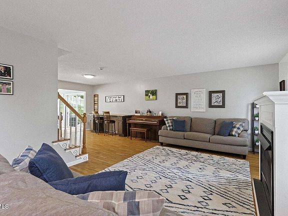 2nd image of 237 Glenhaven Dr