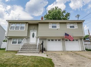 258 Mawbey St, Woodbridge, NJ 07095