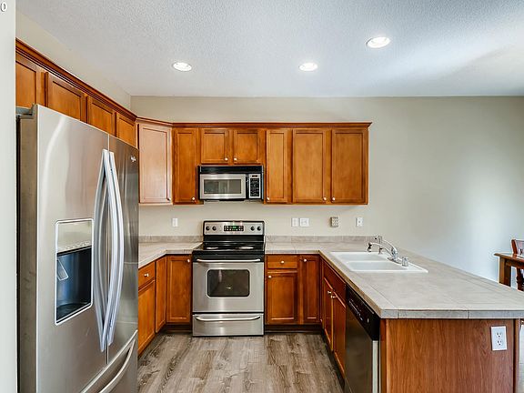 5th image of 3523 NE 42nd St
