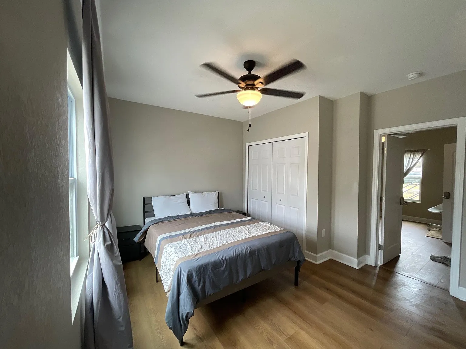 2 bed, 1.0 bath, 1000 sqft, $1,087 — Photo 1