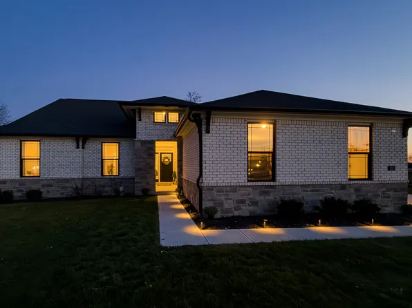 110 Saundra Dr, Fortville, IN 46040