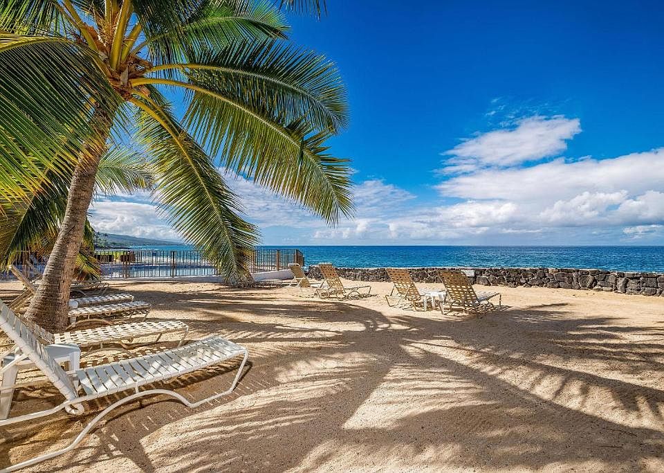 Casa De Emdeko ocean front beach.