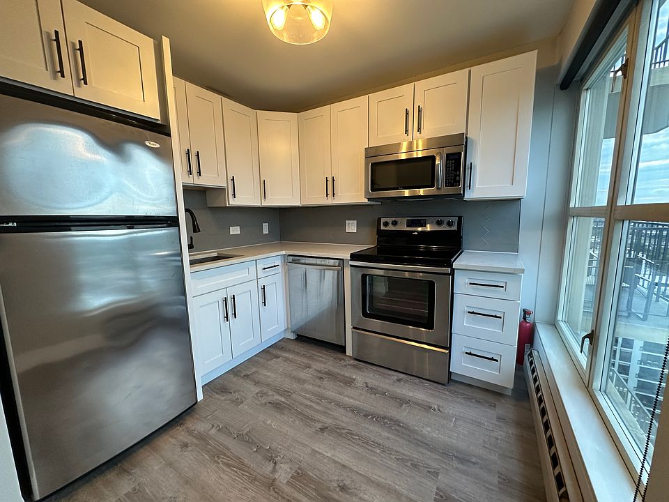 2nd image of 1212 N La Salle St #2604