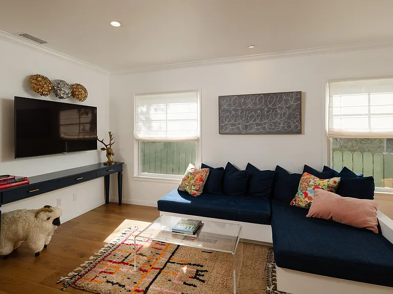 2325 Montrose Ave #A — Photo 13
