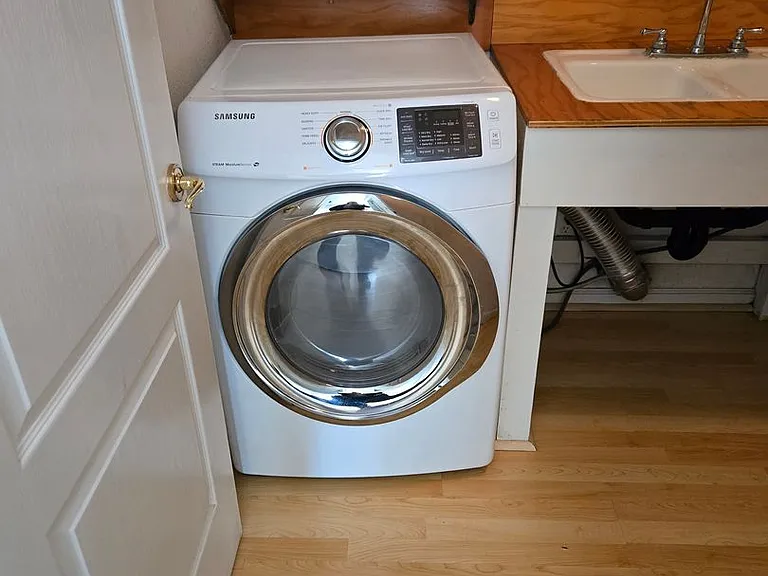 647 Vista Ct — Photo 25