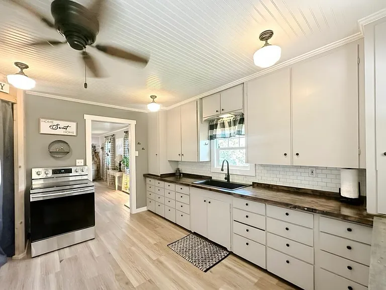 703 W Simpson Ave — Photo 3