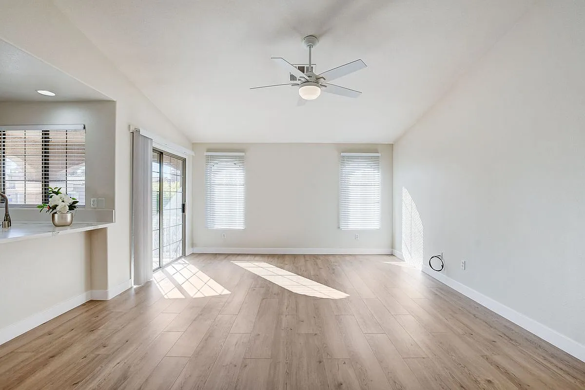 2 bed, 2.0 bath, 1083 sqft, $1,750 — Photo 4