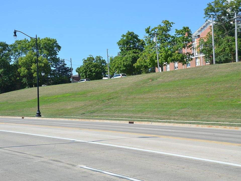 1st image of 301 S Bridge St