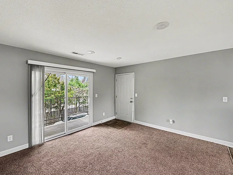 Brentwood Apartments — Photo 15