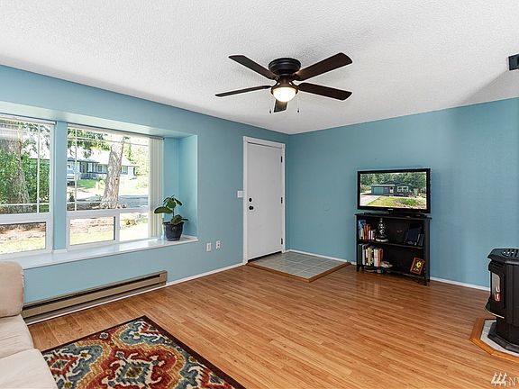 3rd image of 1435 California Ave SE