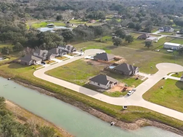 15803 Red Maple Ln, Santa Fe, TX 77517