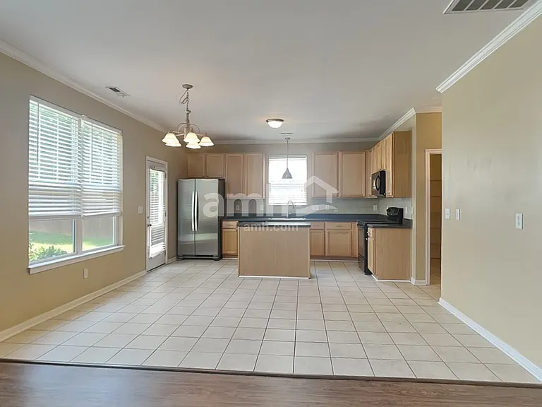 409 Stobhill Ln — Photo 4