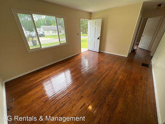 3rd image of 5202 Mount Vernon Park Dr
