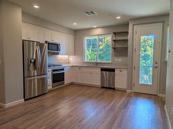 213 Spring Harvest Rd, Hayward, CA 94544