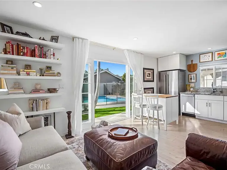 1550 W Palais Rd #B — Photo 3