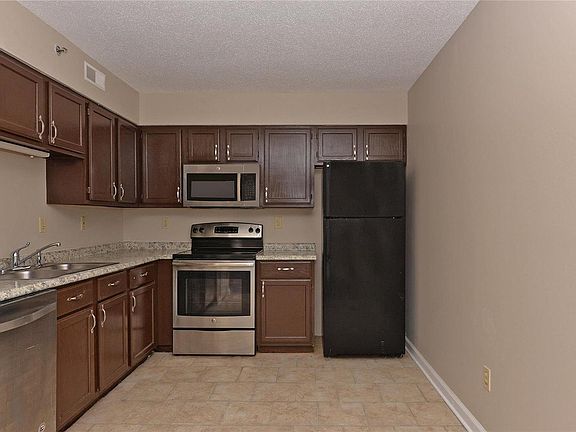 5th image of 902 Hanna Place Ct Unit H