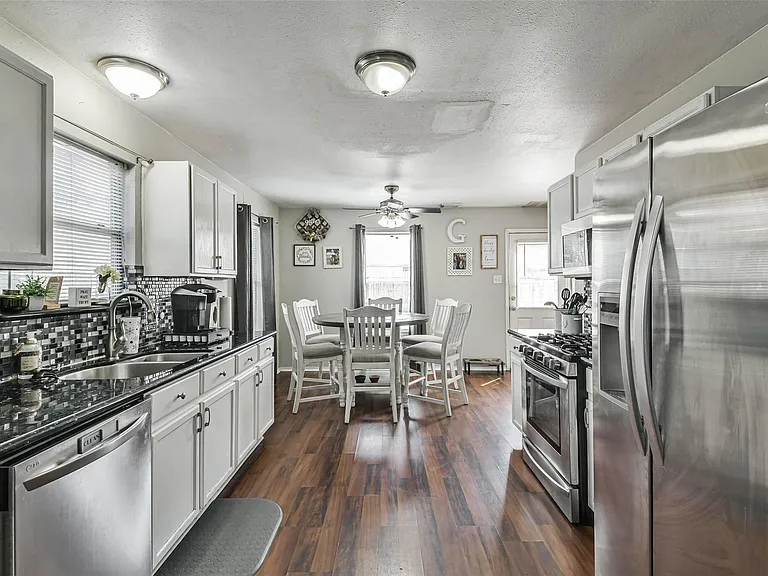 11735 Pebble Sands Dr — Photo 10
