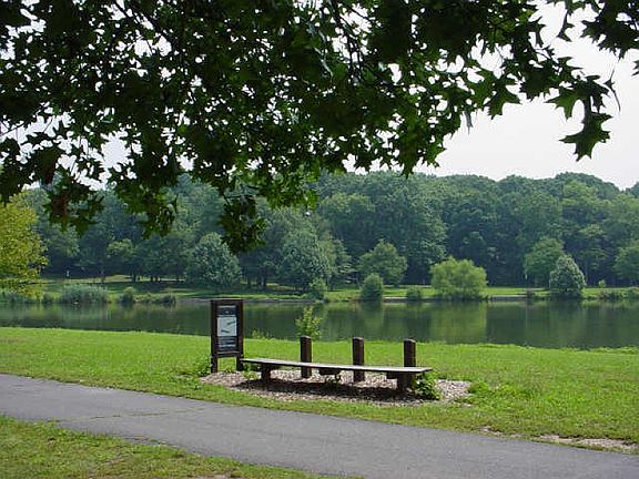 The park has a wonderful jogging path & markers with stretch