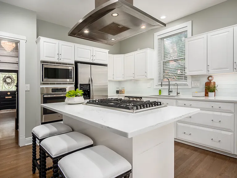 926 City Park Ave — Photo 17