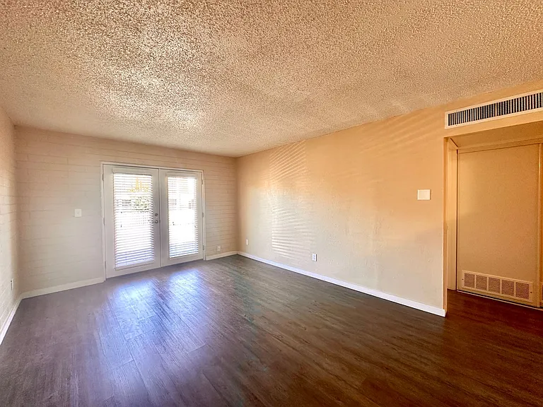Bel Air Apartments — Photo 18