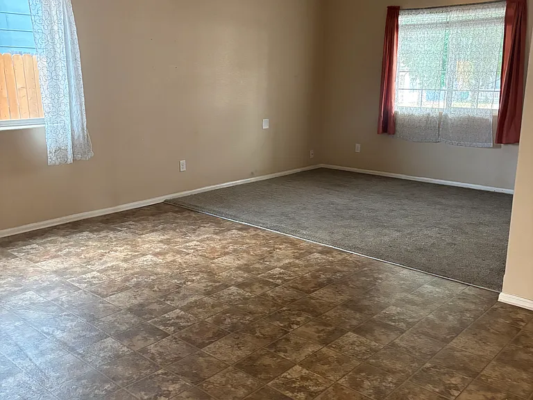 923 Silverqueen Rd — Photo 4