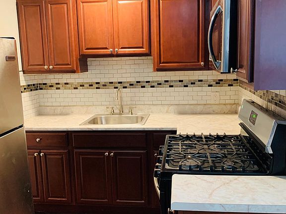 2nd image of 17 Saddlewood Ct