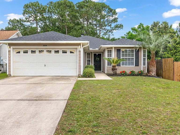 1504 Oakhill Rd — Photo 1
