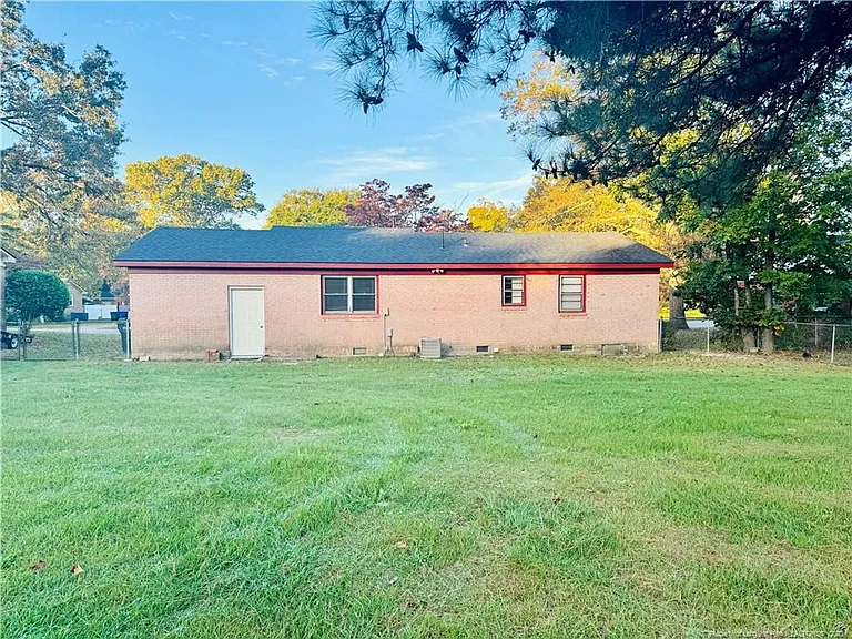 1219 Chilton Dr — Photo 18