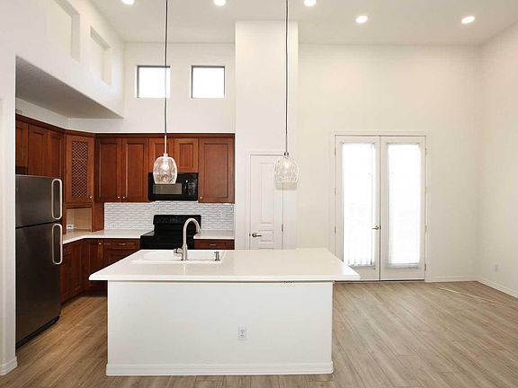 5th image of 15221 N Clubgate Dr Unit 2024