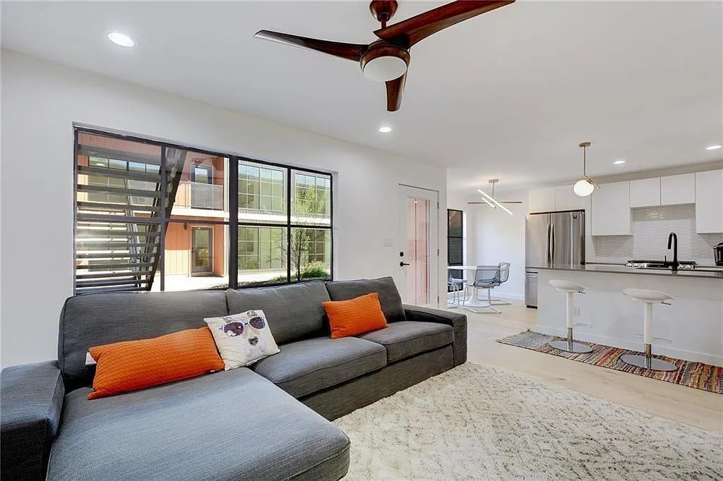 2 bed, 955 sqft, $2,450 — Photo 4