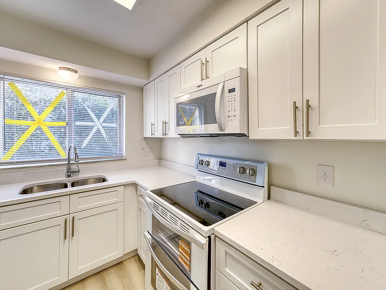 283 Gardner Ln #F — Photo 6