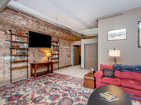 2nd image of 44 S Saint Clair St APT 9