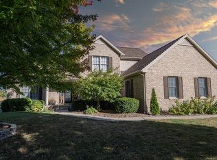 6 Knollbrook Ct, Bloomington, IL 61705