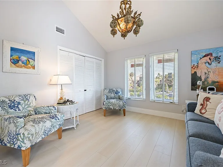 424 Lagoon Dr — Photo 17