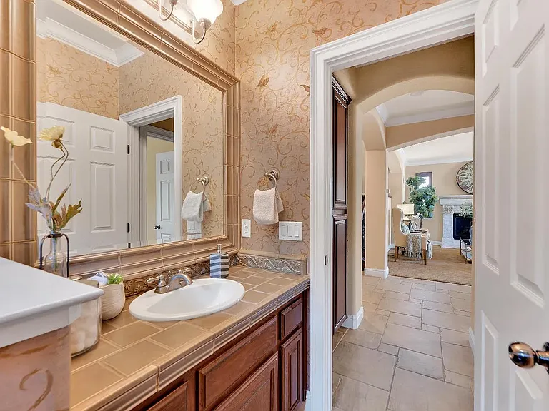 109 Palomares Ct — Photo 32