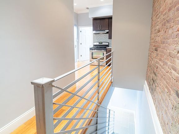 4th image of 27 E 7th St #W