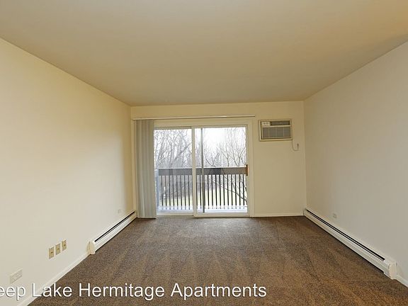 5th image of 157 N Milwaukee Ave APT 520