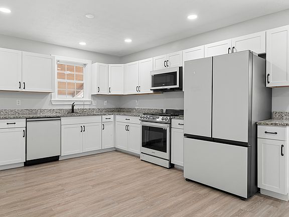 4th image of 3501 N Euclid Ave