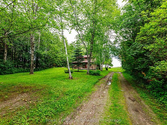 5th image of 35 Georgian Manor Dr