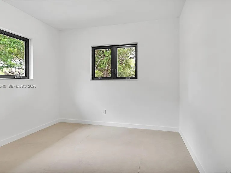 950 Bayamo Ave — Photo 13