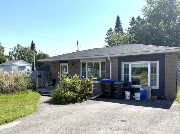2 Lynn St, Tiny, ON L0L 2J0