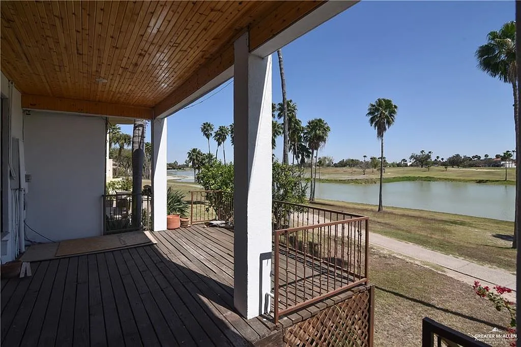 4 bed, 8.0 bath, 3650 sqft, $3,200 — Photo 3