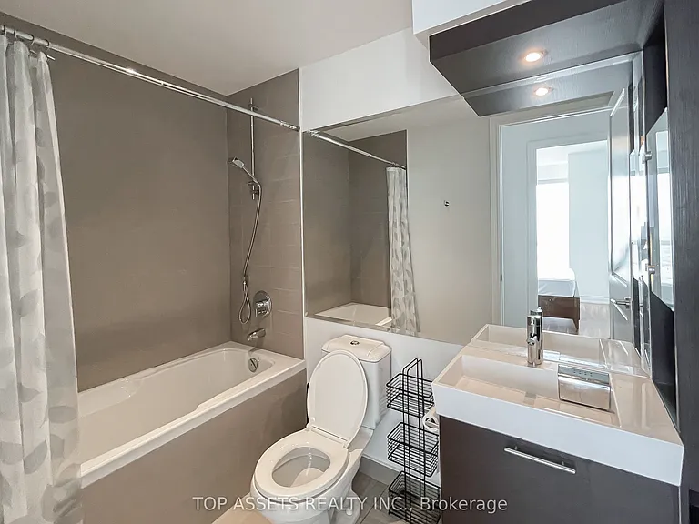 388 Yonge St #6905 — Photo 9