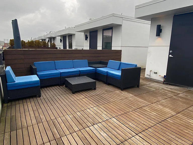 Roof Top Deck & Views