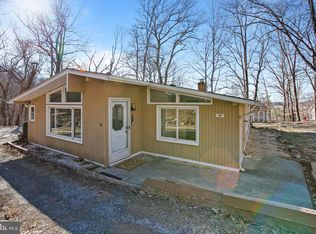 49 Honeysuckle Ct, Bluemont, VA 20135