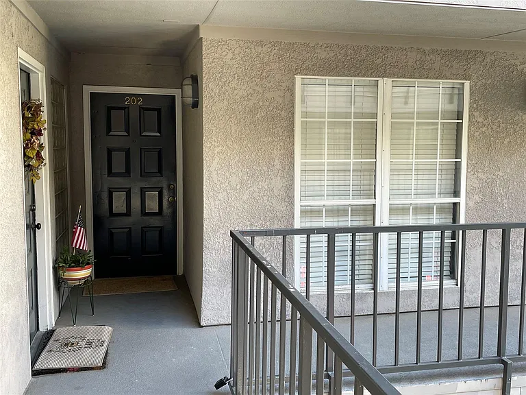 4303 Buena Vista St #202 — Photo 3