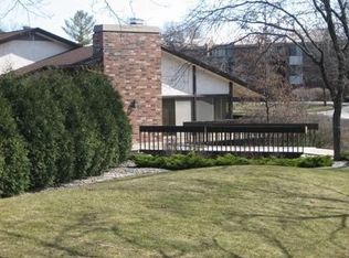 2470 W Good Hope Rd UNIT 272, Glendale, WI 53209