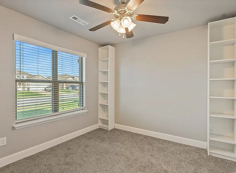 6005 Hoover St — Photo 8