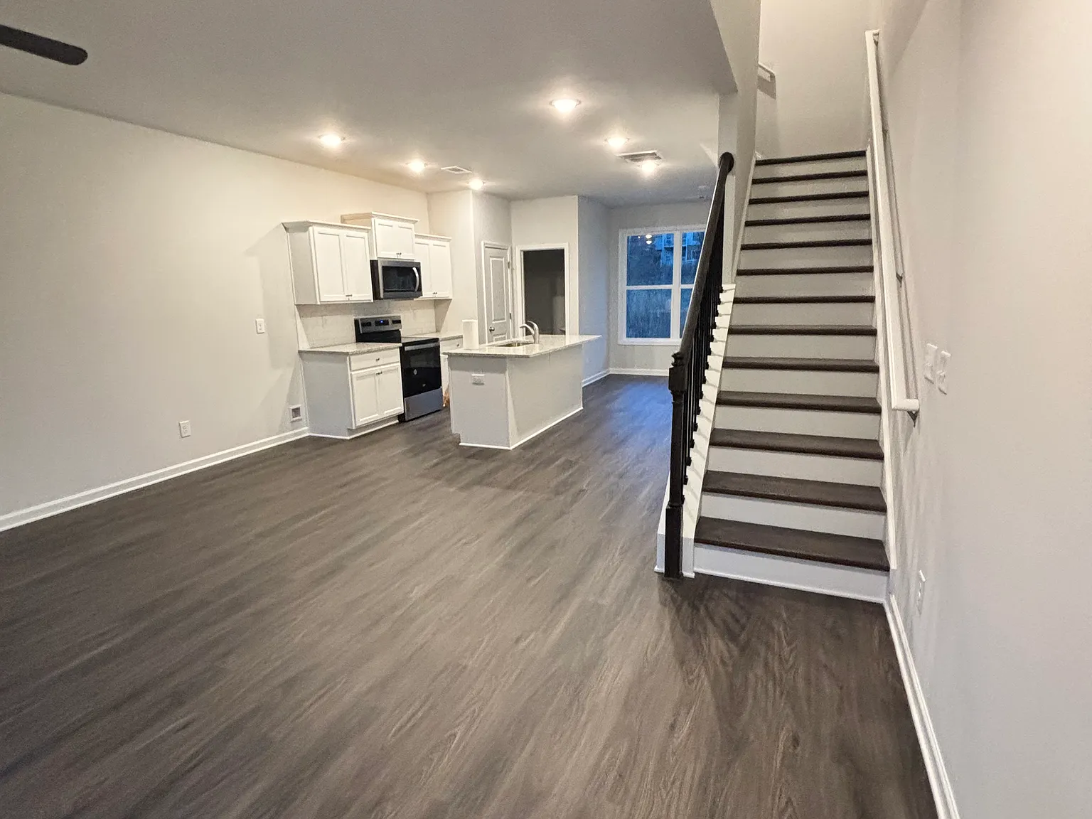 2 bed, 2.5 bath, 1296 sqft, $2,000 — Photo 3