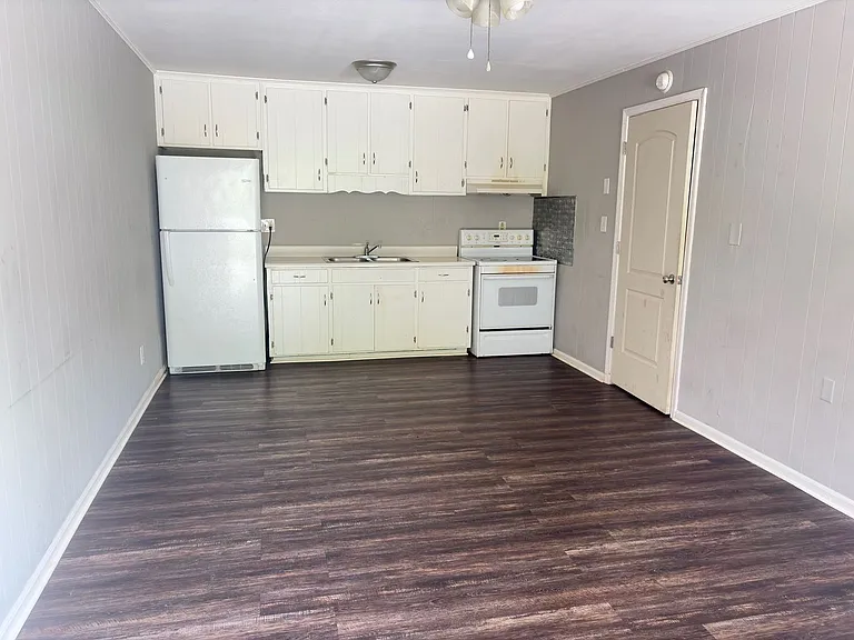 1880 Green Dr NW — Photo 1